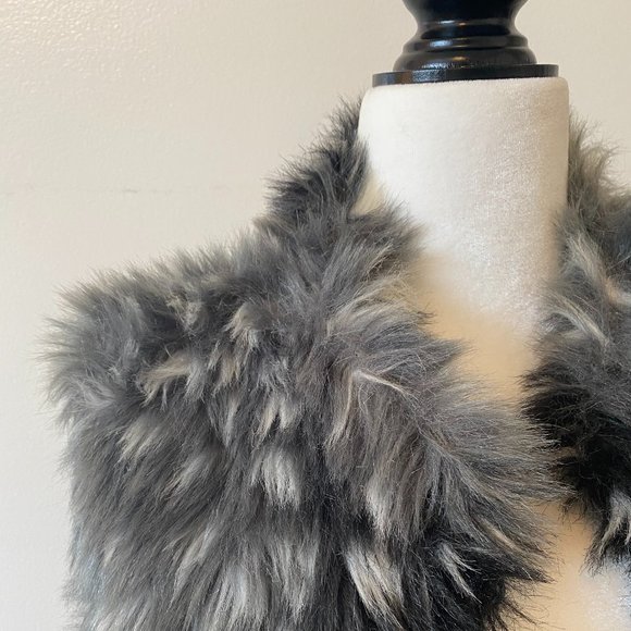 PINS AND NEEDLES faux fur vest - Picture 2 of 3